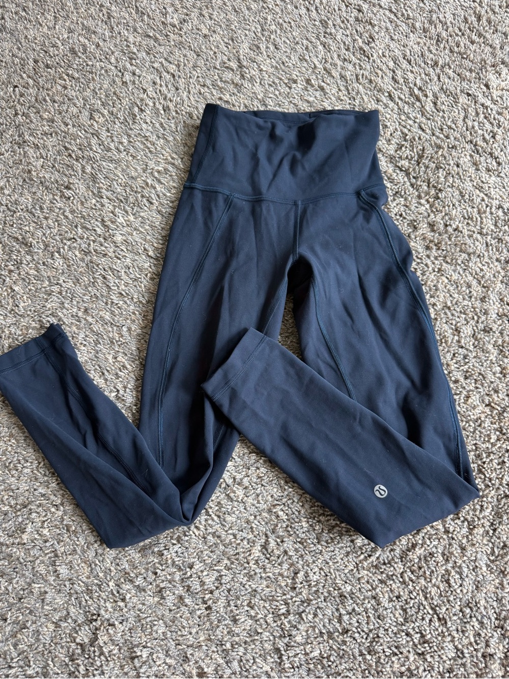 Lululemon navy Wunder Train HR tight 25” *Hem slit